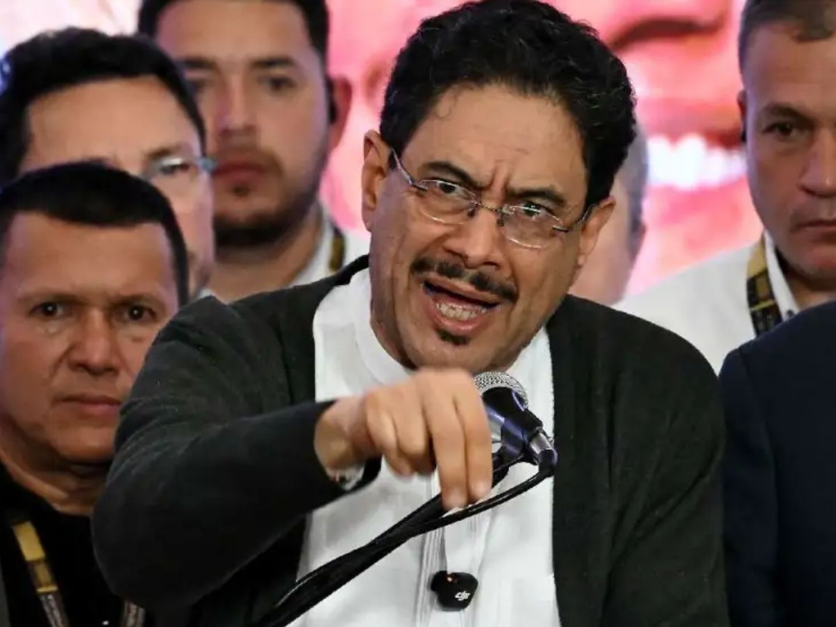 Cepeda sigue la línea de Petro y no reconoce preconteo