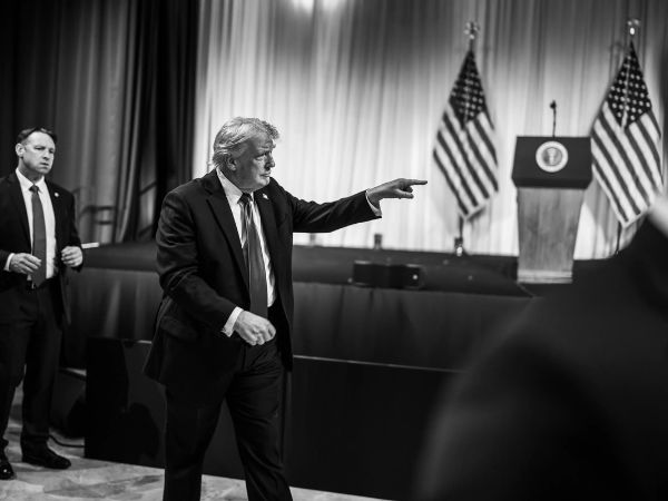 Trump asegura que pondrá fin a la ofensiva y al "efectivo" bloqueo en Ormuz si Irán "acepta cumplir lo acordado"