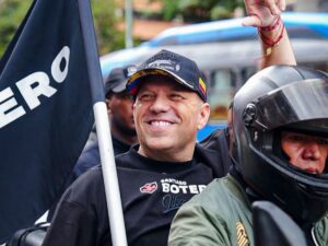 Ordenan desalojo de vivienda al candidato presidencial Santiago Botero por presunta violencia intrafamiliar