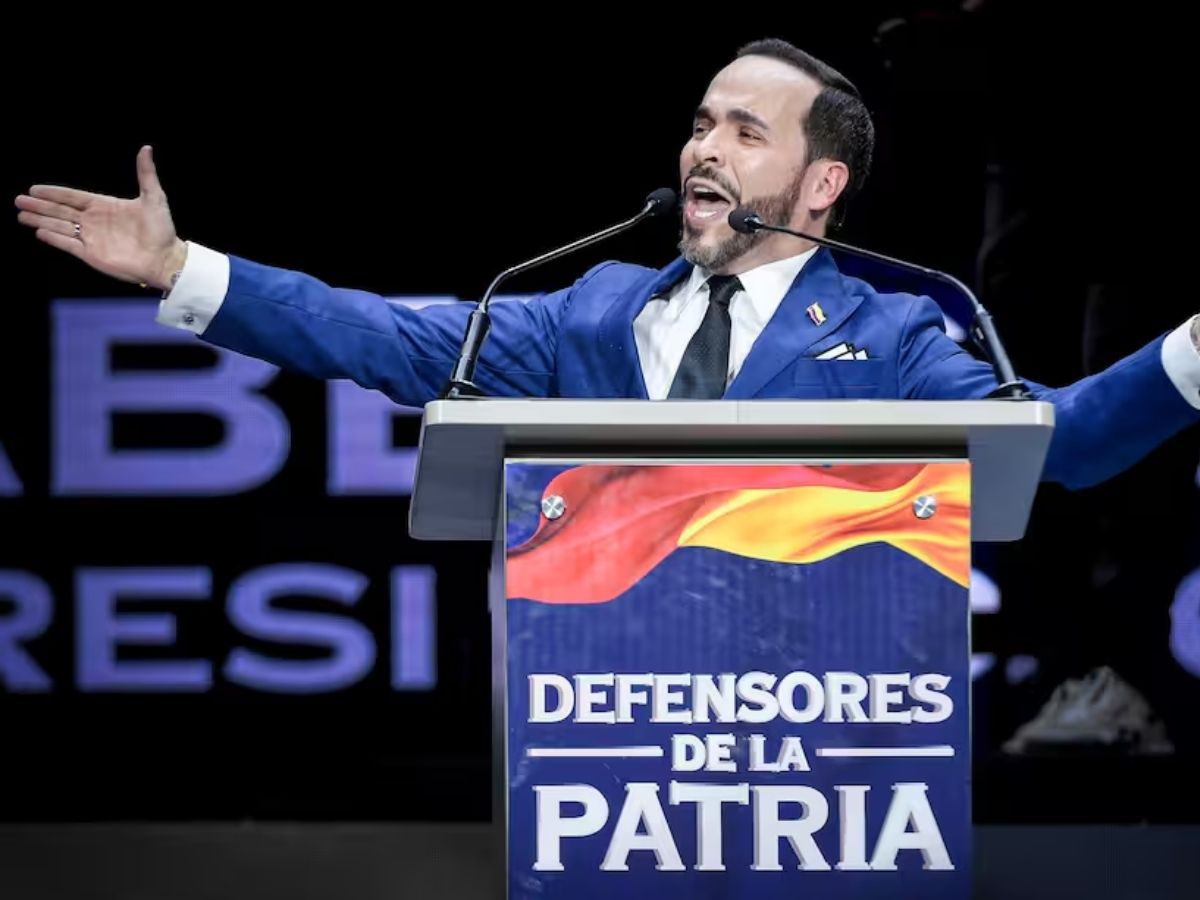Juez ordena a De la Espriella retirar símbolos patrios y prohíbe frases como 'Firmes por la patria'