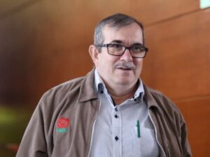Timochenko invita de nuevo a votar por Cepeda y critica el "egocentrismo" de Petro