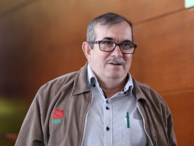 Timochenko invita de nuevo a votar por Cepeda y critica el "egocentrismo" de Petro