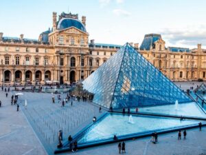 El Louvre supera el 'robo del siglo' y reabre la emblemática Galería Apolo tras meses de cierre