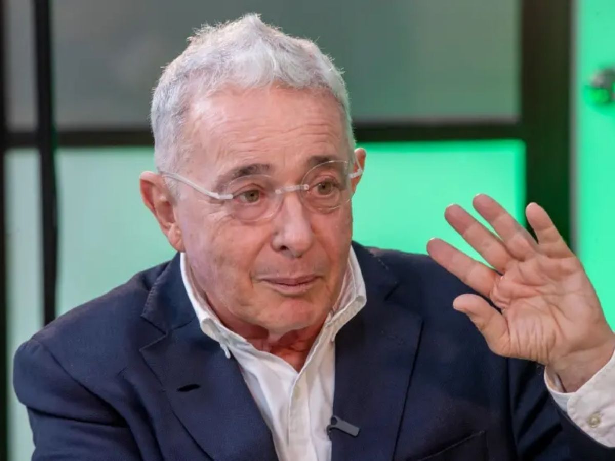 “Si rugen contra el Centro Democrático, nos defenderemos como las abejas”: Uribe lanza dura advertencia a De la Espriella