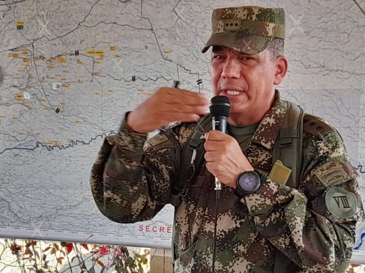 General Mora asumirá Mindefensa en gobierno de De la Espriella