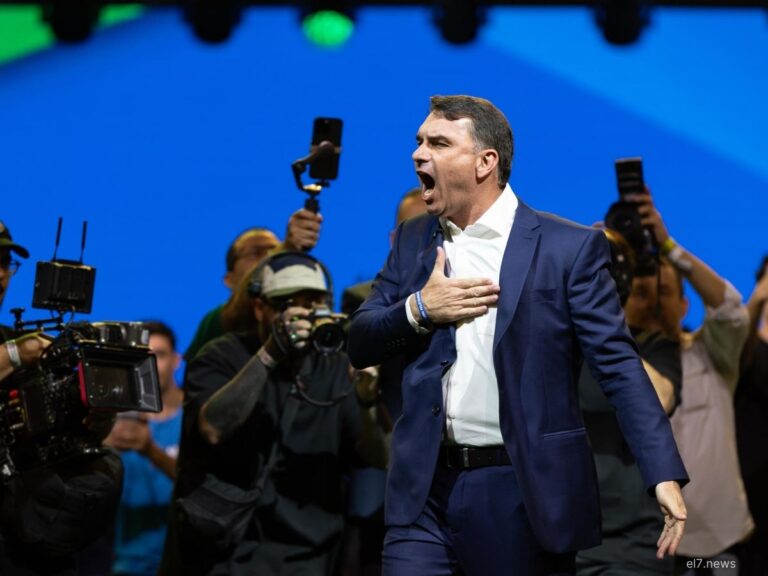 Flávio Bolsonaro será el candidato que enfrentará a Lula en las presidenciales de octubre en Brasil
