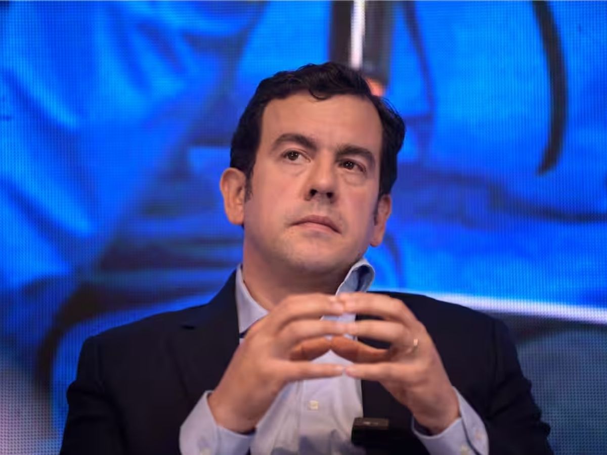 "Fascista es quien combina política con violencia, sin importar la ideología": Lara le responde a Petro