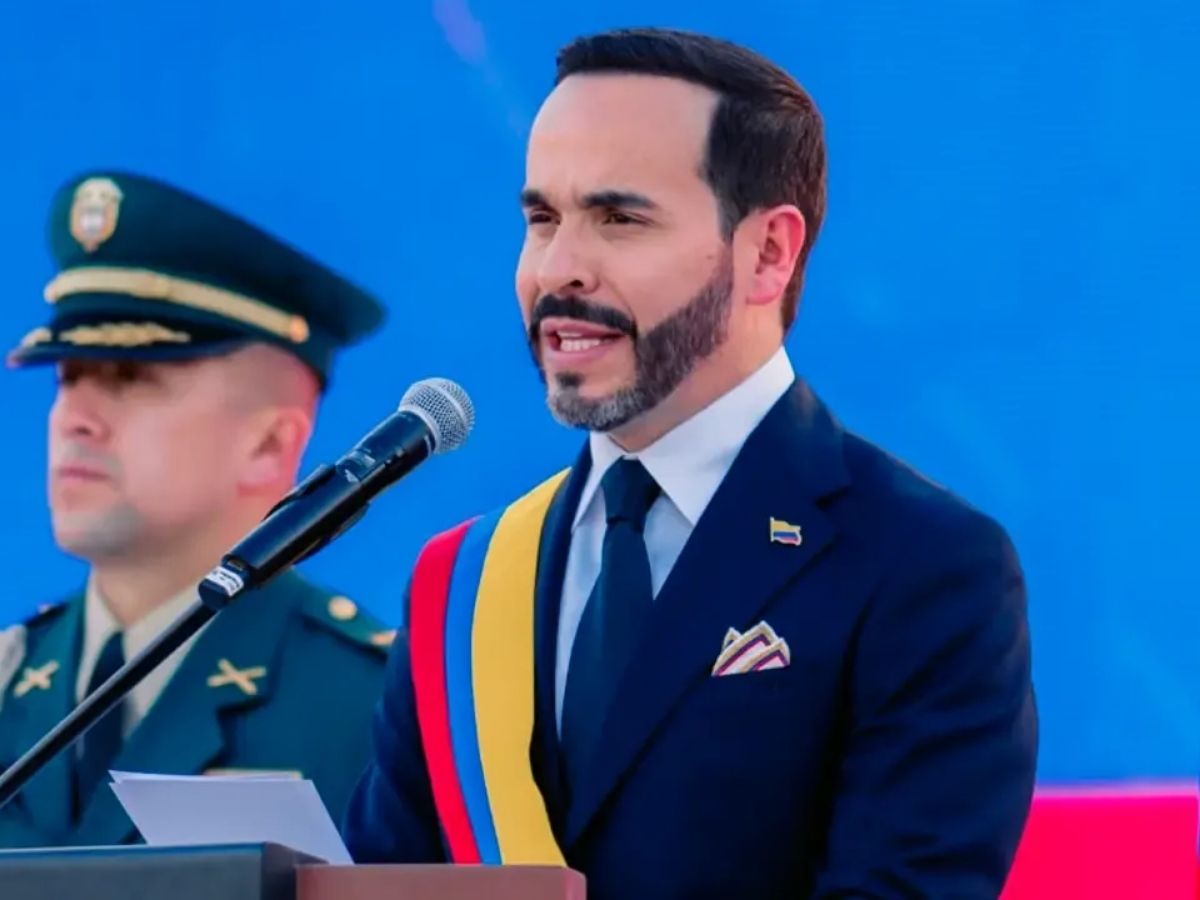 Posesión Abelardo de la Espriella 10 8