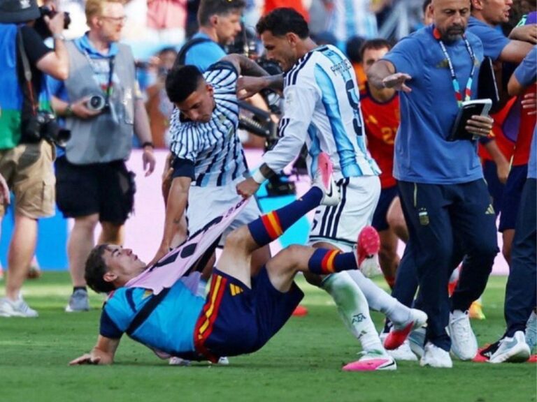 La FIFA castiga a Argentina tras el vergonzoso y violento comportamiento en la final del Mundial