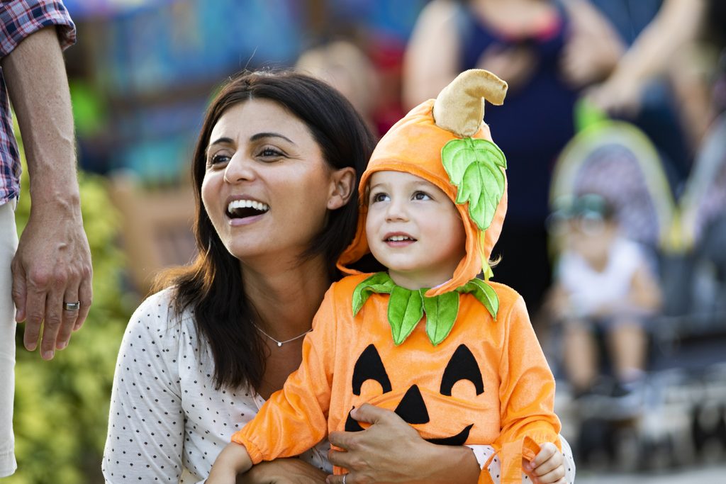 SWO Spooktacular Family Hug