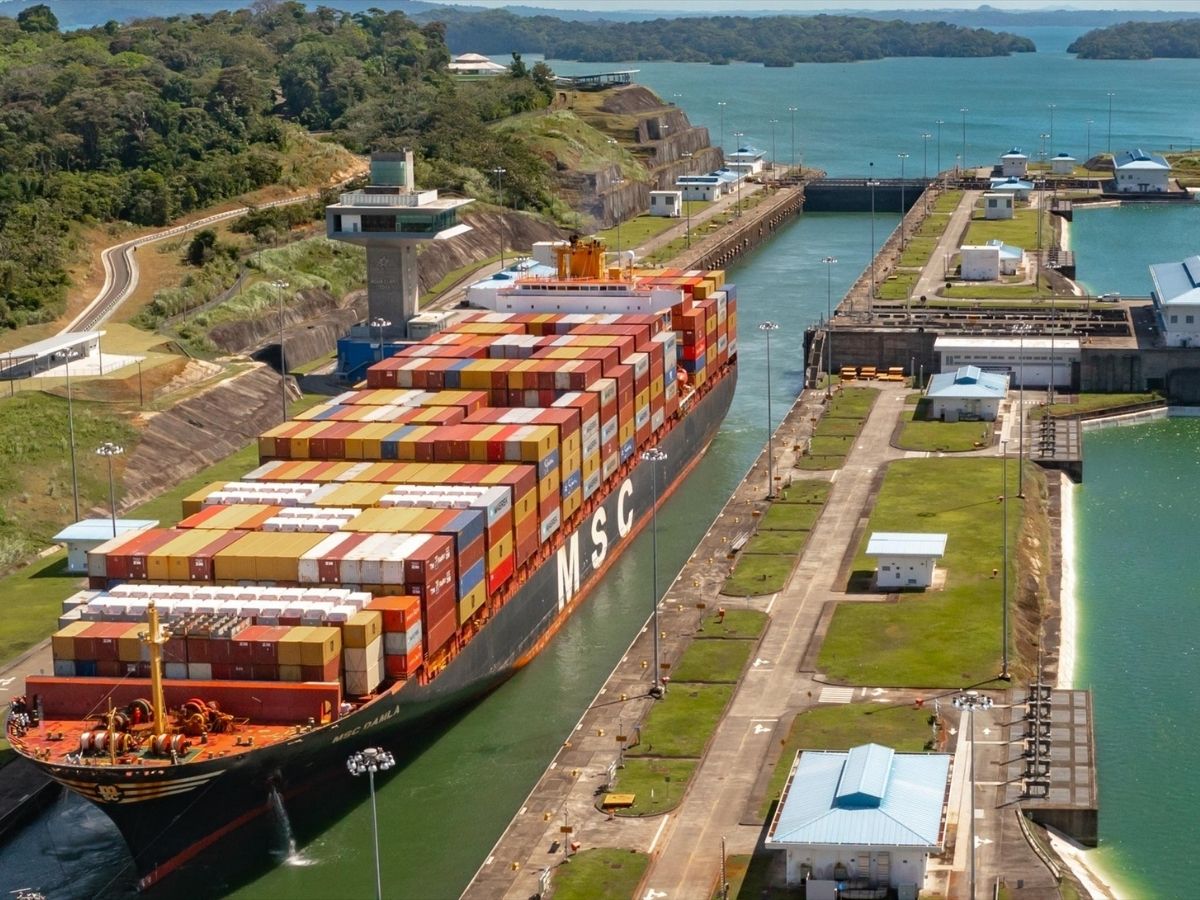 El Canal de Panamá reduce el tránsito de buques ante la falta de lluvias por El Niño