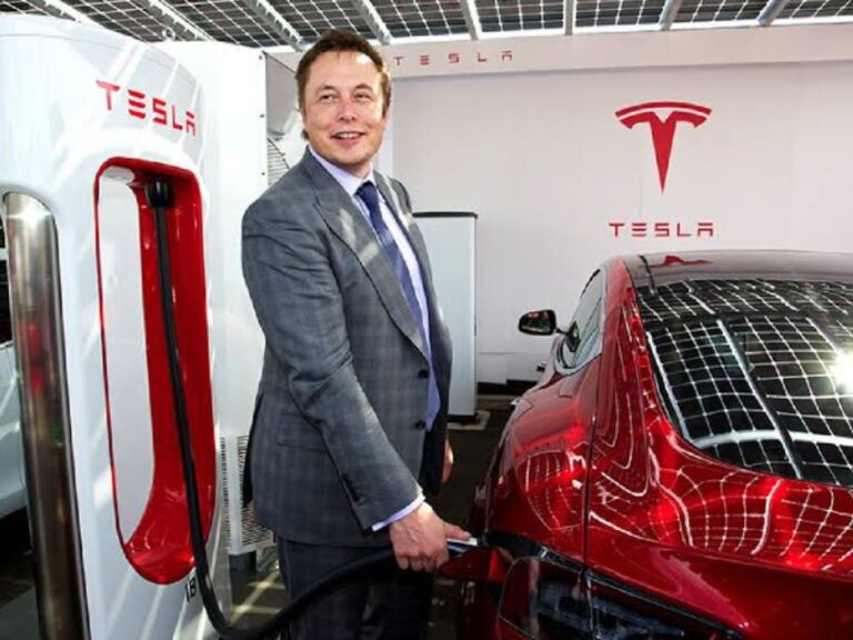 Elon Musk promete regalar una acción de SpaceX a cada niño de EEUU