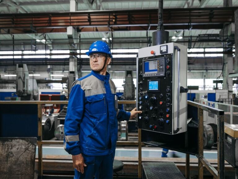 La infraestructura "ciega" frena el potencial de la manufactura inteligente en Colombia