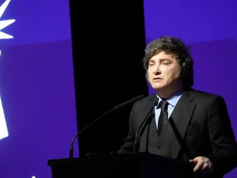 Milei acusa a Sánchez de repartir ciudadanía para ganar votos y vuelve a llamarlo ladrón corrupto