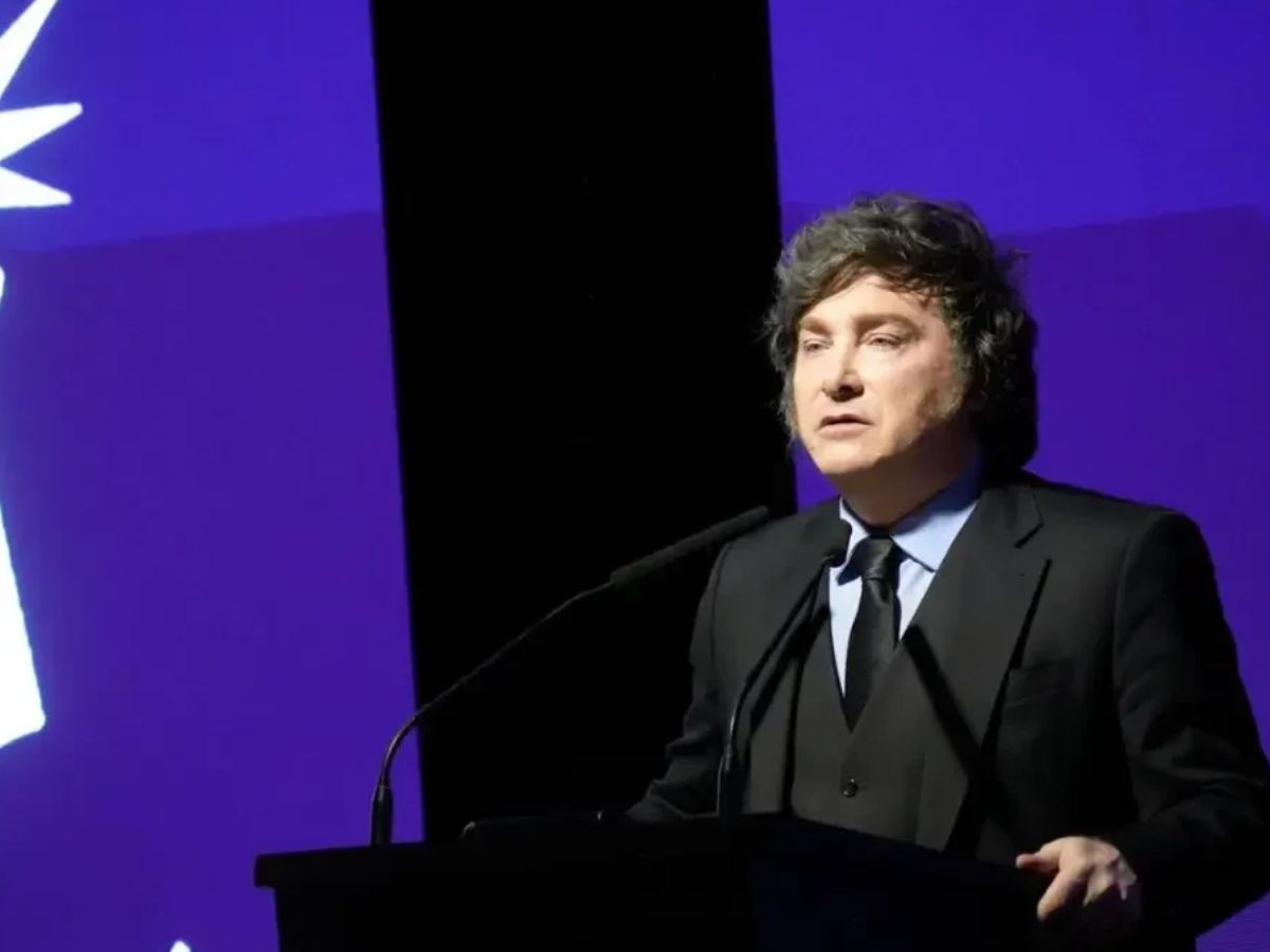 Milei acusa a Sánchez de repartir ciudadanía para ganar votos y vuelve a llamarlo ladrón corrupto